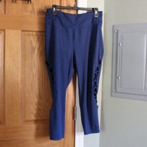 Avia Women's Blue Athletic Stretch Capri Size Large (12-14) Leg Cut-Out Design